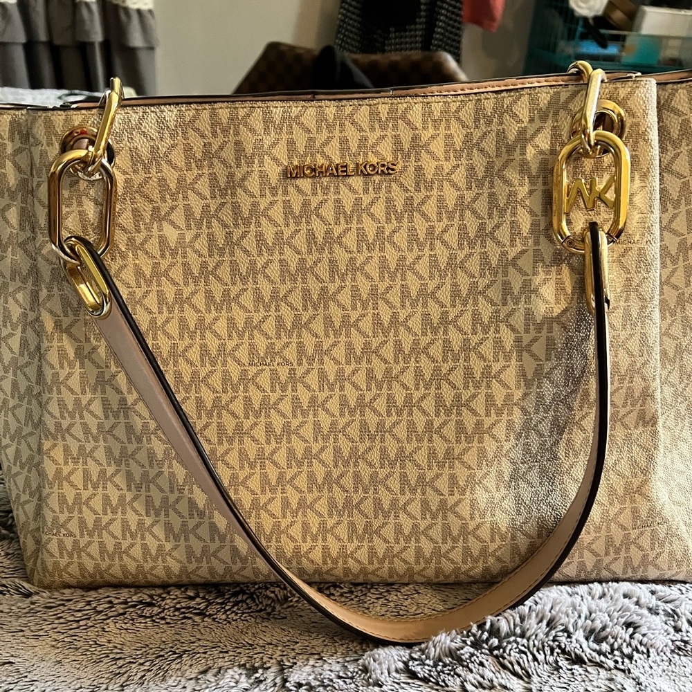 Michael Kors purse pink lightly used